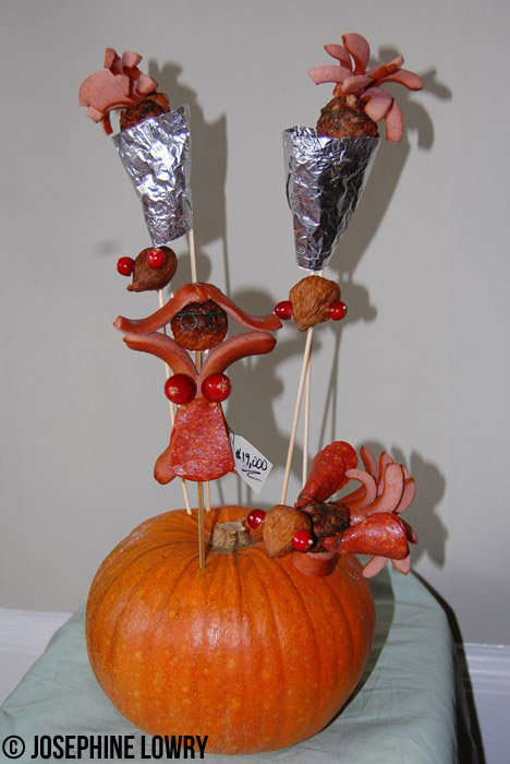 Celebrate Complete your Thanksgiving table with a "Sarah Palin Turkey Pardoning Massacre" centerpiece